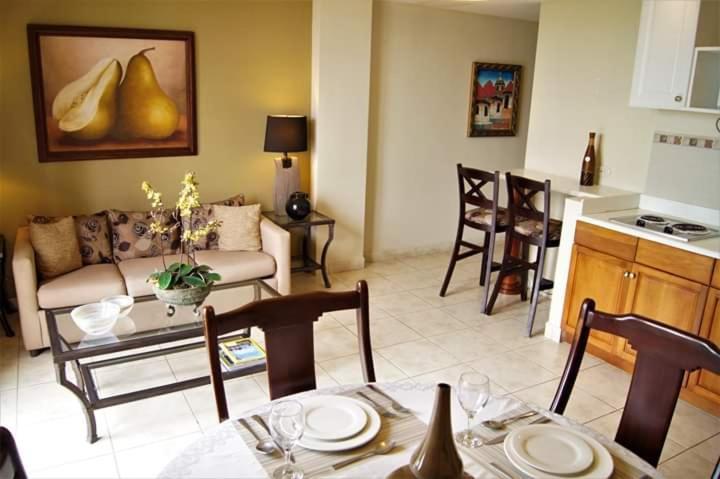 Los Altos Apartments & Studios ماناجوا المظهر الخارجي الصورة